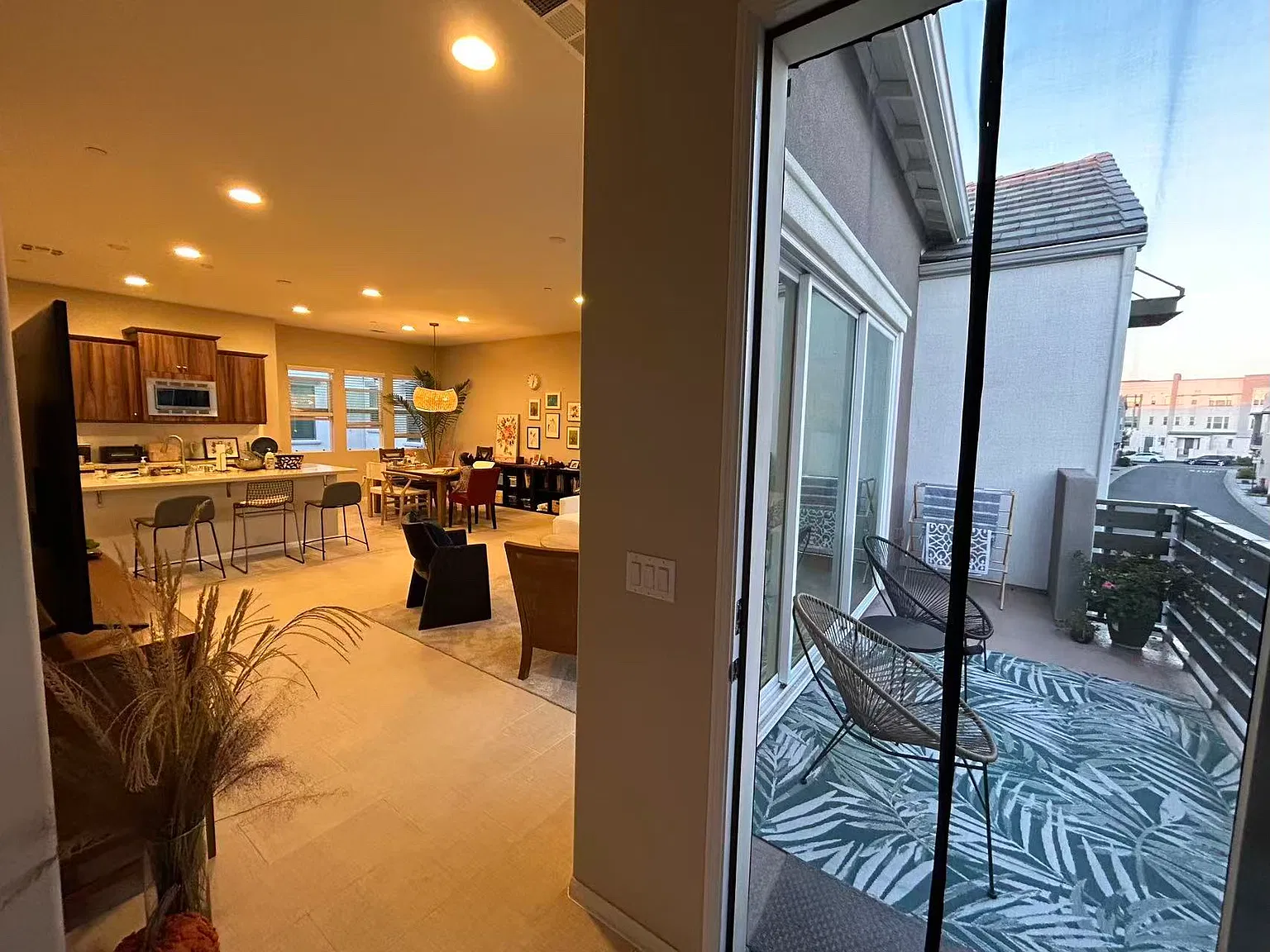 3 bed, 1738 sqft, $4,900 — Photo 4