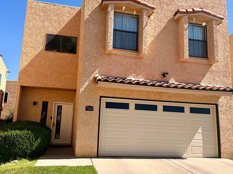 7309 Bobwhite Ln NE — Photo 1