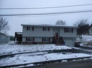 25 Lincoln Dr, Hanover Township, PA 18706