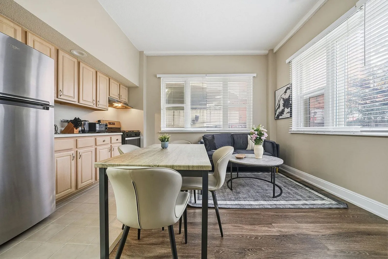 1 bed, 1.0 bath, 6329 sqft, $4,311 — Photo 3