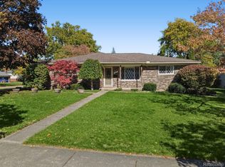 2341 Newbedford Dr, Troy, MI 48085