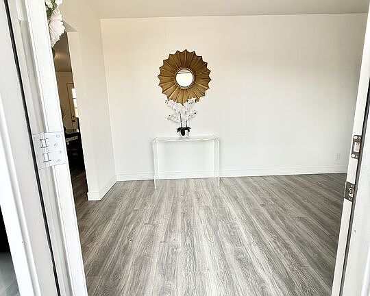 4th image of 35 Las Flores Dr