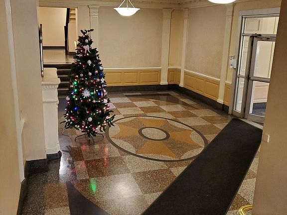 5th image of 4120 46th St APT 4E