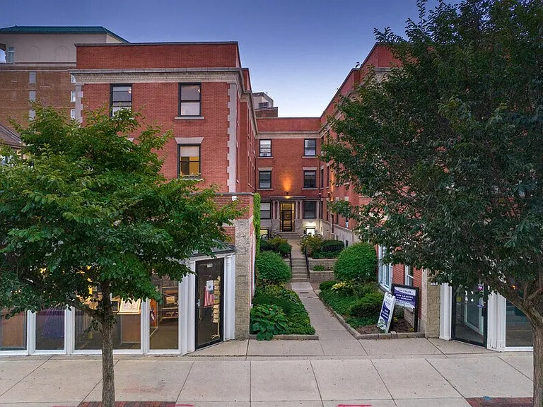 716 Clark St — Photo 1