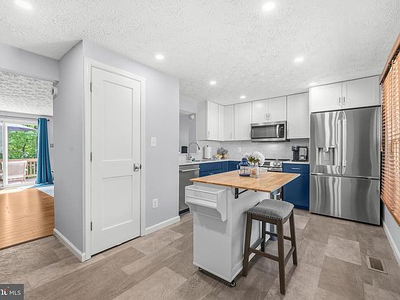 4th image of 9179 Forest Breeze Ct