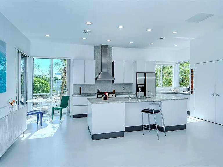 213 N Washington Dr — Photo 13