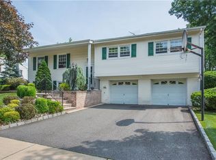 11 McEvoy Rd, Edison, NJ 08837