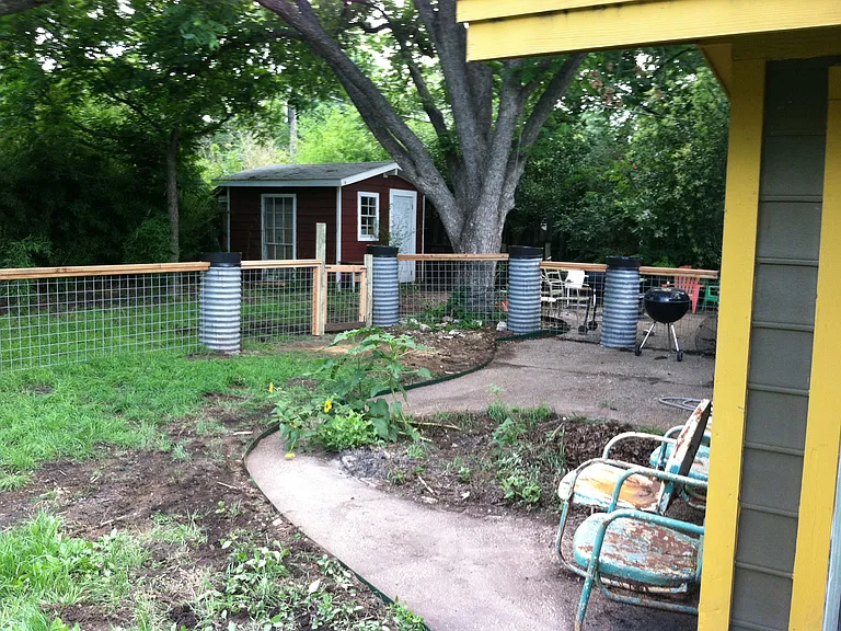 Big side backyard, shed