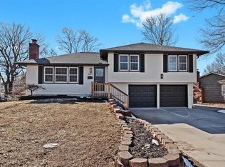 6105 E 136th St, Grandview, MO 64030