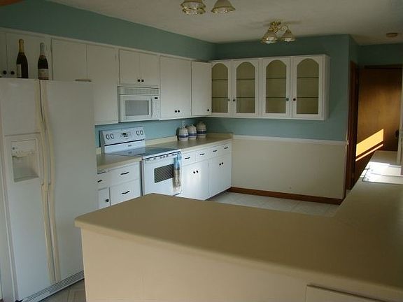 3rd image of 1021 N Main St