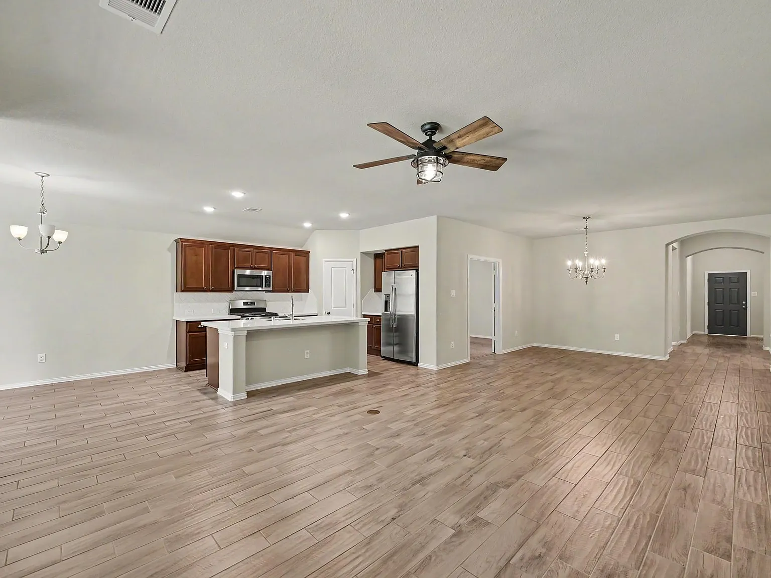4 bed, 3.0 bath, 2225 sqft, $2,700 — Photo 4