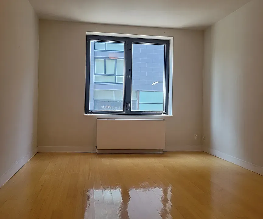 252 E 2nd St #2C