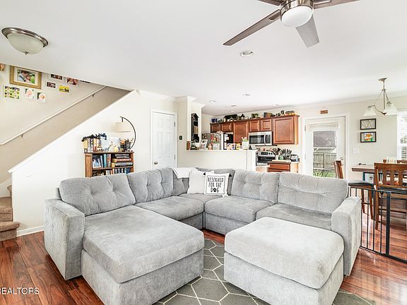 3rd image of 1009 Stones Throw Ln