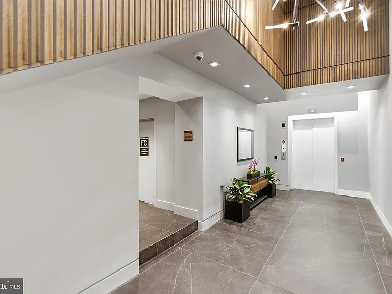 2110 Walnut St #301 — Photo 31