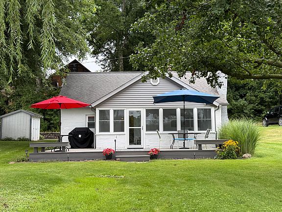 3rd image of 3152 Lake Dr