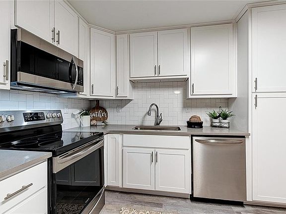 5th image of 3502 E Indianbrook Dr