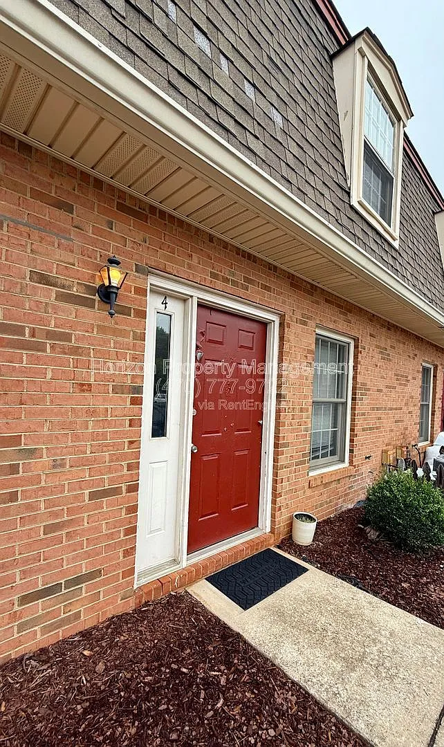 2 bed, 1.5 bath, 1024 sqft, $1,395 — Photo 1