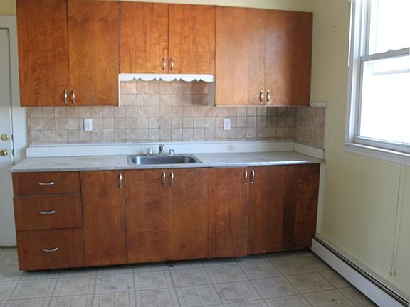 4th image of 3333 Holbrook St APT 2R