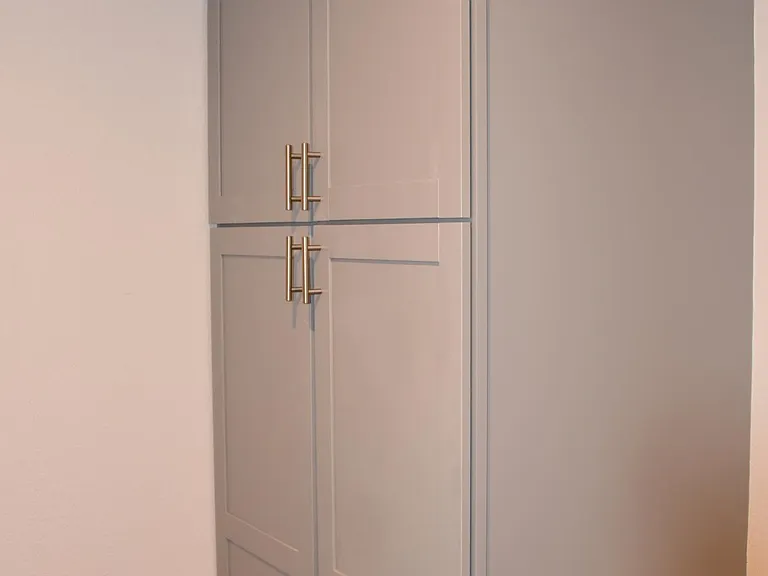 Kitchen pantry cabinet