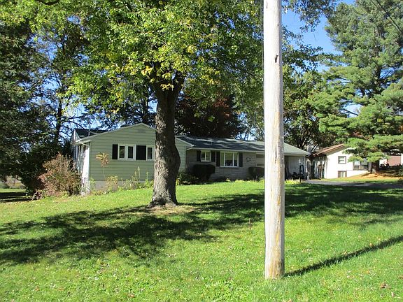 3rd image of 131 Orchard Knoll Dr