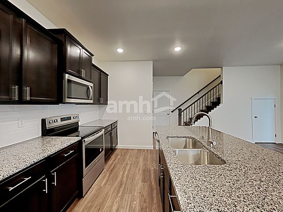 3rd image of 33075 Eagle Peak Ln