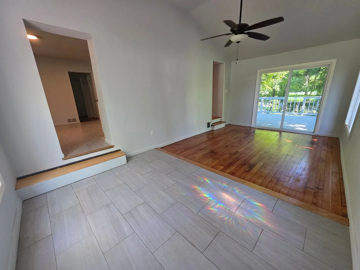 Beautiful Single-Family Home with Spacious Yard and Deck — Photo 3