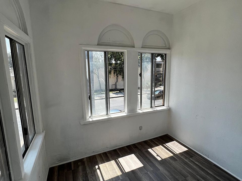 2nd image of 1247 W 36th Pl