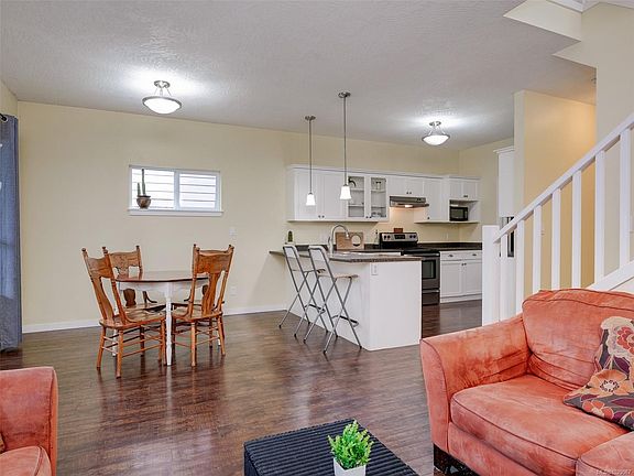 3rd image of 3385 Piper Rd