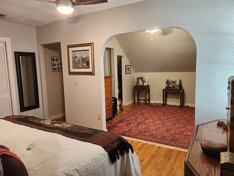 1st image of 127 S Julia Ave