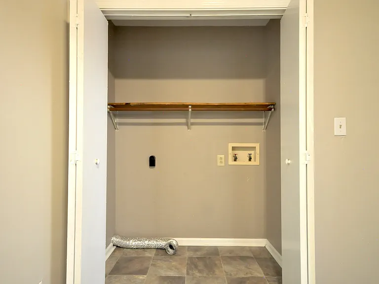 460 Martha Ln #C — Photo 13