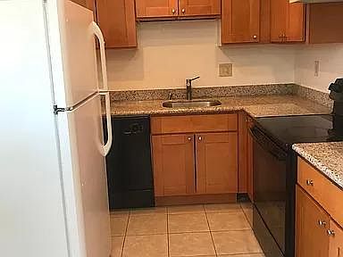 2nd image of 982 Helen Ave APT 1