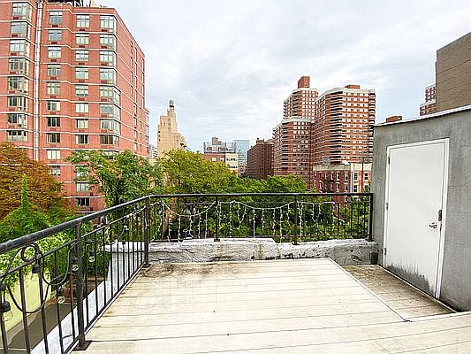2nd image of 340 E 18th St #4F