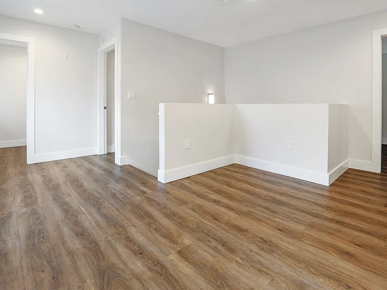 2066 Roselawn St — Photo 11