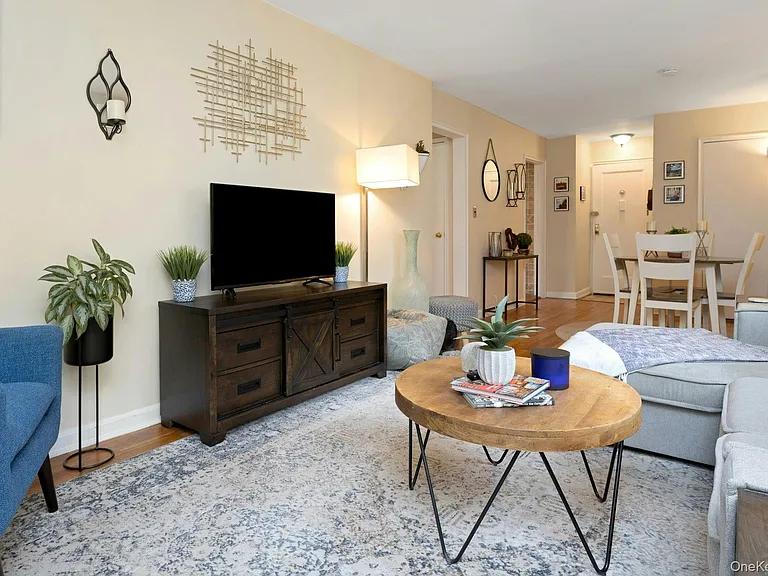 330 S Broadway #B2 — Photo 7