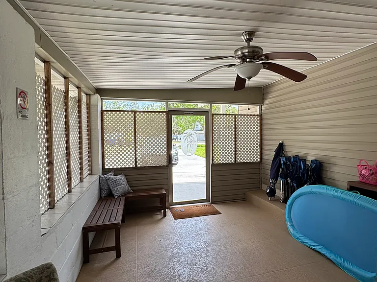 Lanai patio