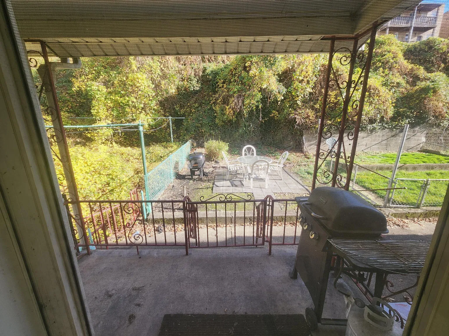 5 bed, 1360 sqft, $3,200 — Photo 2