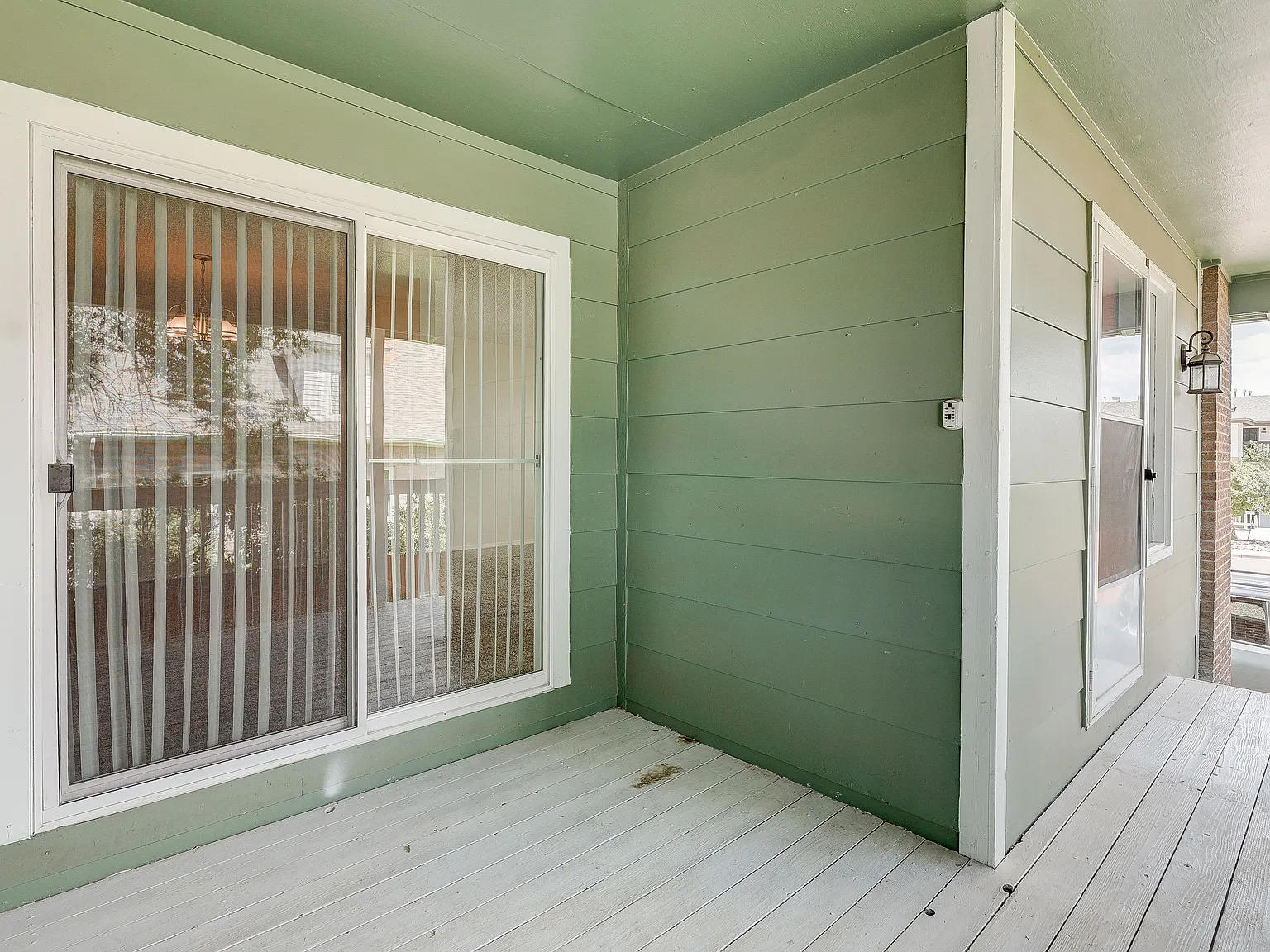 2 bed, 1.5 bath, 1234 sqft, $1,795 — Photo 2