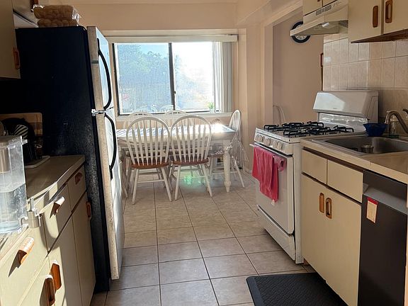 5th image of 208 Edison Glen Ter #208