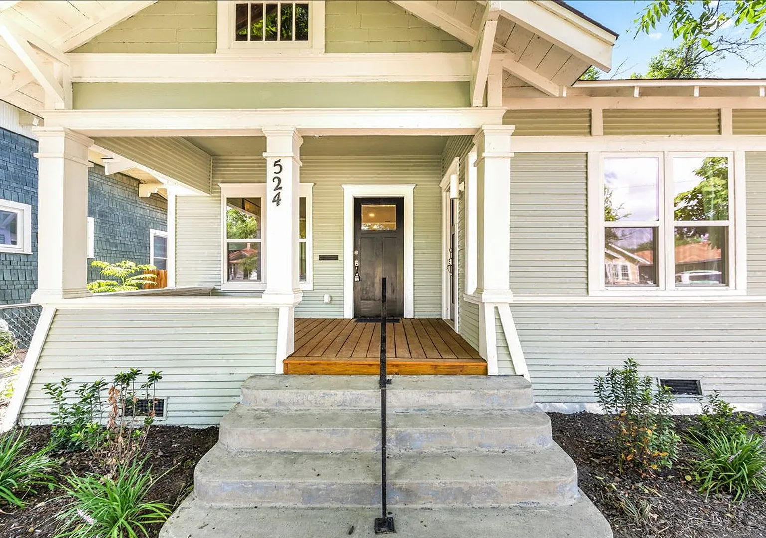 Historic Charm, Modern Comfort Near Downtown San Antonio — Photo 4