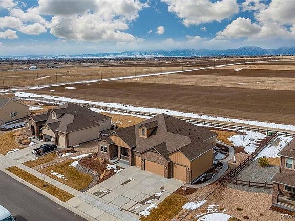 3rd image of 940 Grenville Cir