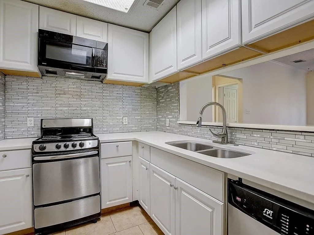 2 bed, 1.5 bath, 744 sqft, $1,750 — Photo 1