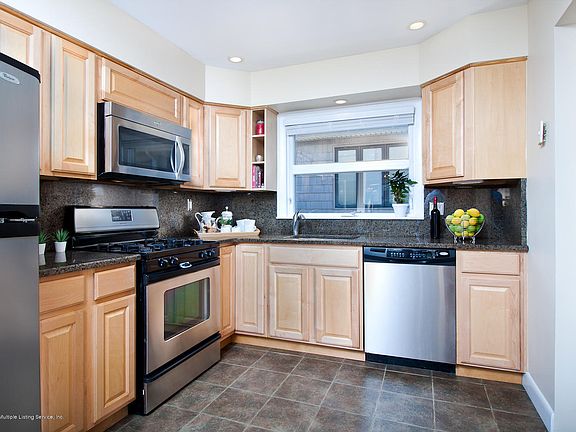 2nd image of 942 Bard Ave