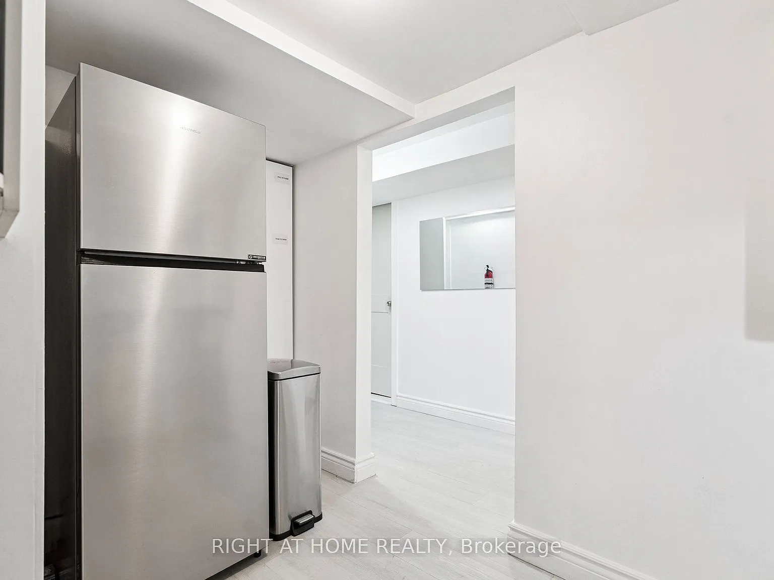 2 bed, $2,585 — Photo 4