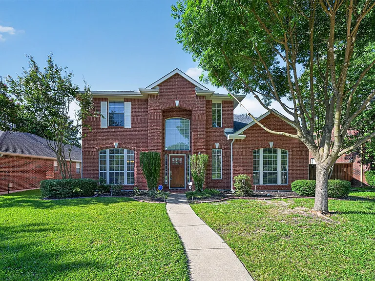 11613 Alexandria Dr — Photo 1