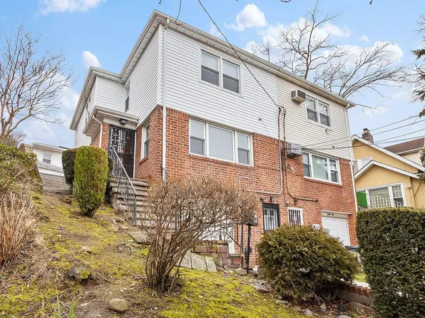 108-36 Ditmars Blvd, Flushing, NY 11369