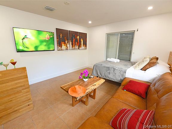 5th image of 1740 NE 49th St #1101