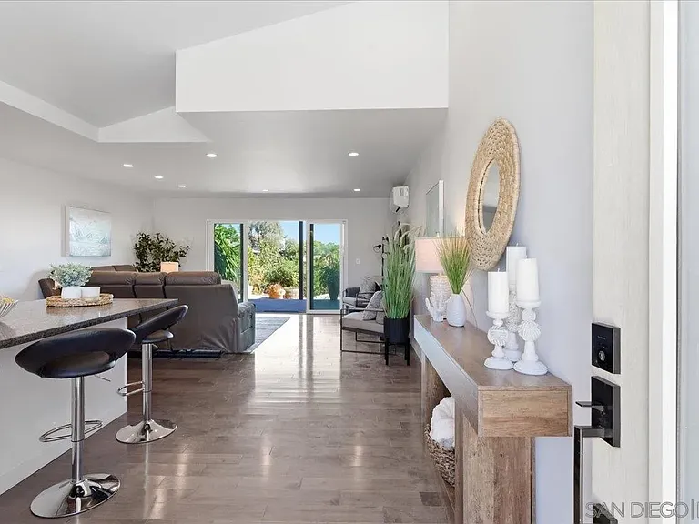 5447 Soledad Rd — Photo 2
