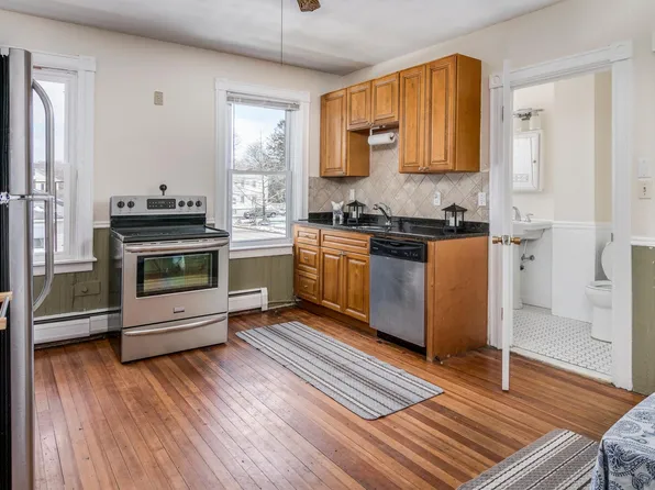 43 Prospect St APT 3, Bristol, RI 02809