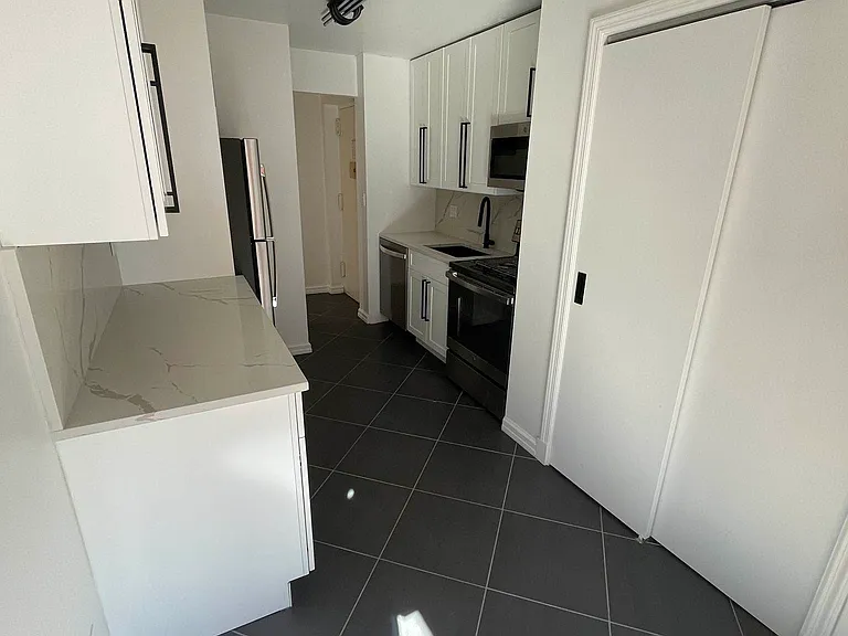 370 W 30th St #2B — Photo 10