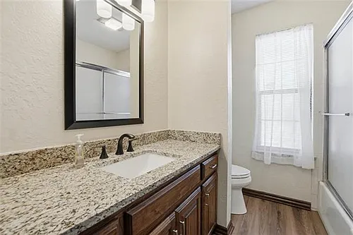 3006 NE Heritage Dr Photo 1